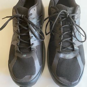 New Balance 1540 V2 size 16 black and gray